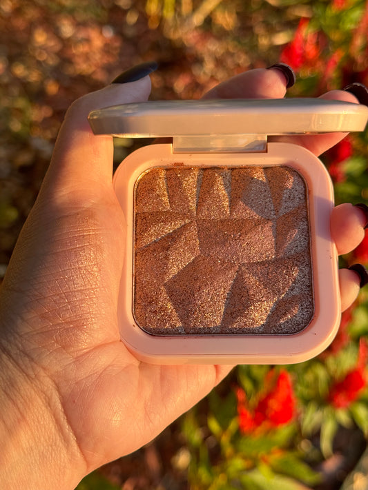 Born To Glow Highlighter